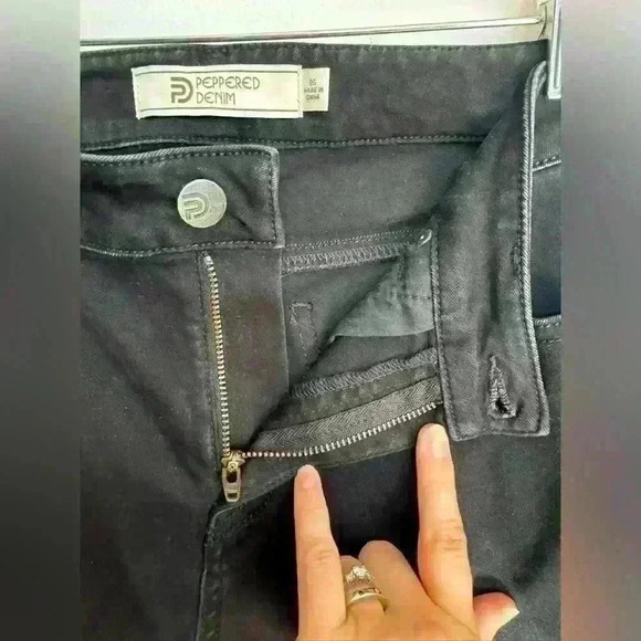 Women’s Peppered Denim black pants fringe ankle hem size 26 zip closure - Picture 8 of 15